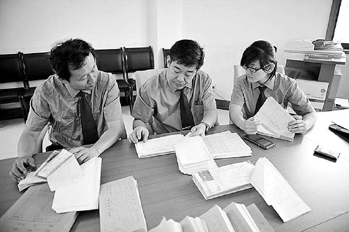 公诉人查核证据材料