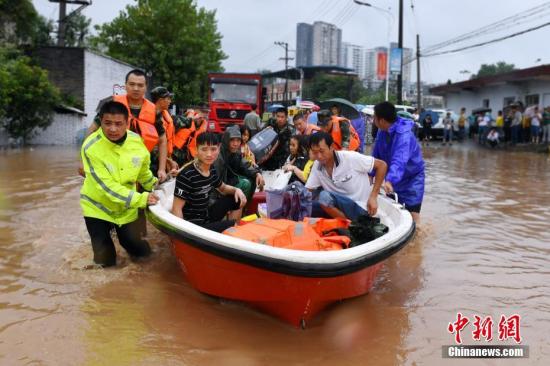 资料图:克日,重庆长寿区泛起连续降雨,致使部门城区门路、住民小区被淹。游浩镭 摄