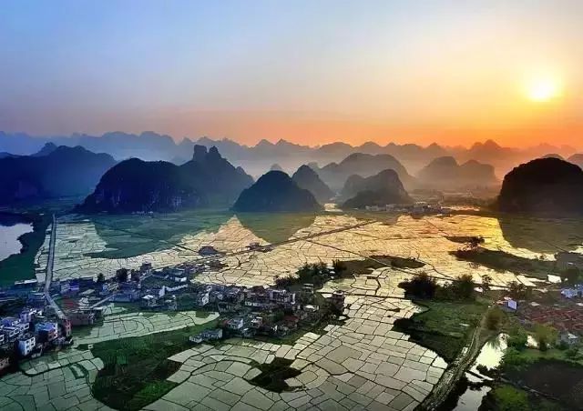 国庆假期各大景点都是人从众，不如去这风景绝美的广西25个山清水秀的小城|旅游|东兰|巴马_新浪新闻