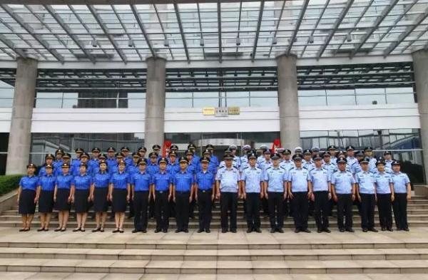 郑州市城管委正式挂牌将形成统一执法,城管局