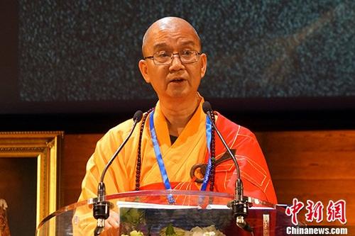 中国佛教协会会长学诚大和尚9月26日在巴黎联合国教科文组织(UNESCO)总部表示,解决可持续发展问题的关键是处理好经济、社会和环境三者之间的关系。佛教一直以来都期待能给社会可持续发展带来新的思路。 <a target=\'_blank\' href=\'http://www.chinanews.com/\'>中新社</a>记者 林东 摄