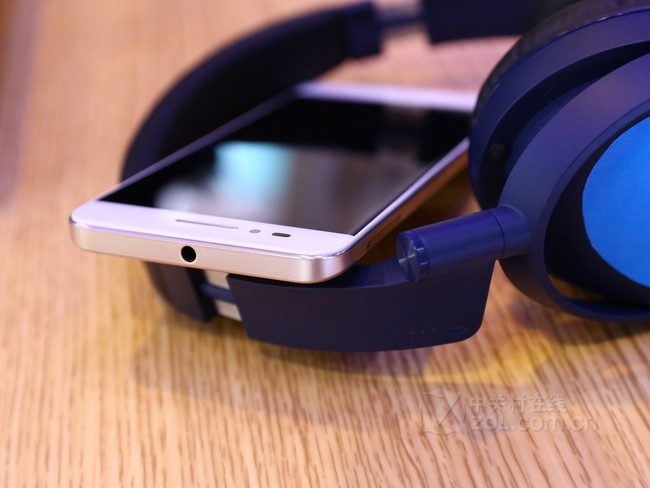 中兴远航4s续航出色 京东售价678元 (有赠品)|