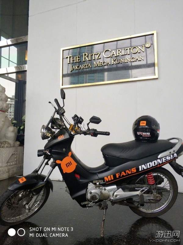 印尼米粉骑摩托车8小时参加米粉见面会 雷军感