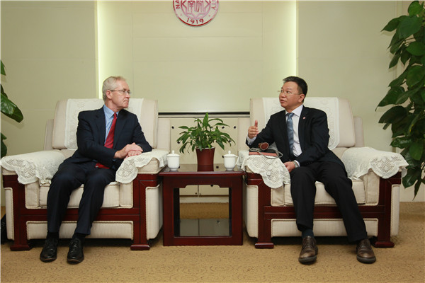 英国布里斯托大学与我校签署翻译硕士联合培养