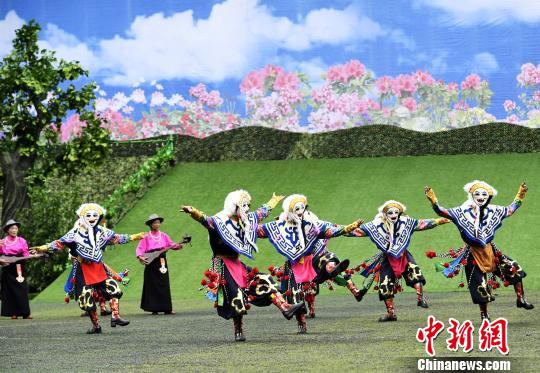 四川马尔康市举办第六届嘉绒锅庄文化旅游节