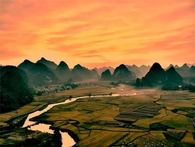 国庆假期各大景点都是人从众，不如去这风景绝美的广西25个山清水秀的小城|旅游|东兰|巴马_新浪新闻