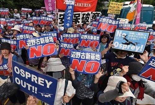 ▲资料图片：日本民众抗议美国冲绳军事基地。