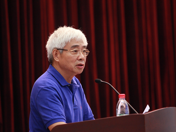 龙以明院士为南开数学新生讲授学会独立|龙以