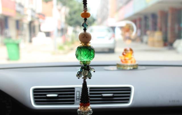 车载香水会腐蚀仪表盘?!车友吓懵了…到底啥成分?|网购|类物质|饭盒_新浪新闻