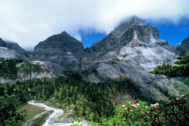 山脚像非洲,半腰亚马逊,山顶是雪山,抬头就是七