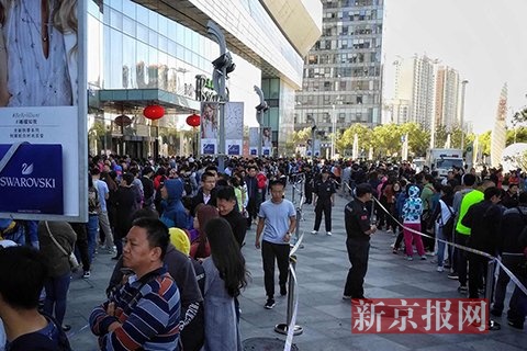 酷骑单车总部退押金市民排数百米长队 有人等