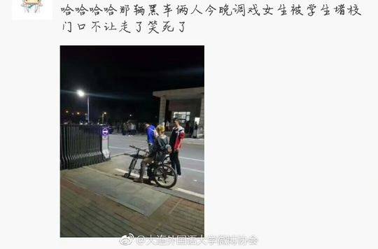 男生包围私家车