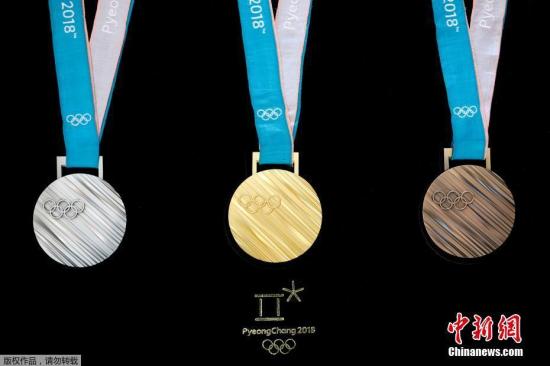 当地时间2017年9月21日,韩国首尔,2018平昌冬奥会奖牌设计正式揭晓,设计强调韩国之美,以象征民族精神的韩文图案为设计元素。