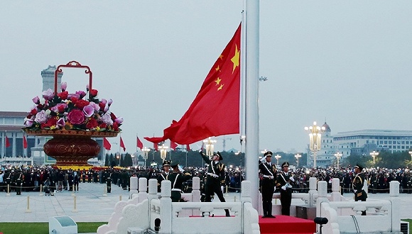 央视10月1日将直播国庆升旗仪式 几代升旗手齐