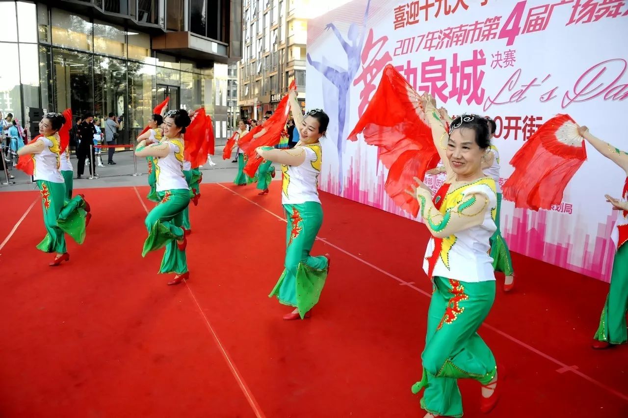 大咖齐聚大秀舞技!广场舞大赛完美收官，四队伍斩获金奖【山东商报】