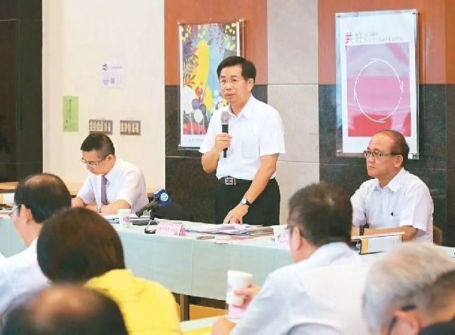 台课本删文言文引众怒!不出几年,孩子们连周杰