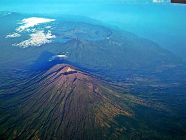 印尼巴厘岛疏散12万人 我总领馆再提醒近期勿前往阿贡火山区域|登巴萨|阿贡火山|巴厘岛_新浪新闻
