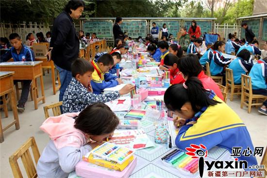 新疆轮台县举办青少年现场绘画大赛