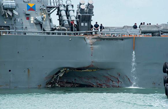 美国海军驱逐舰和一艘油轮在新加坡附近相撞