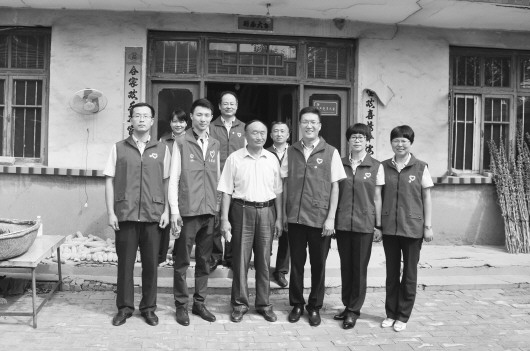 红马甲爱心团队走访慰问老党员|开发区|红马甲