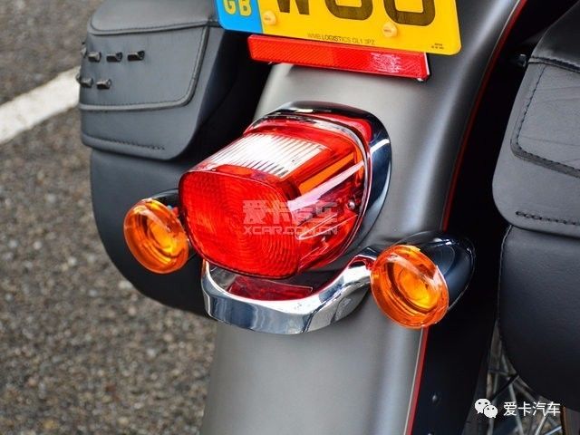 坚守美式机车文化 试驾2018款哈雷软尾