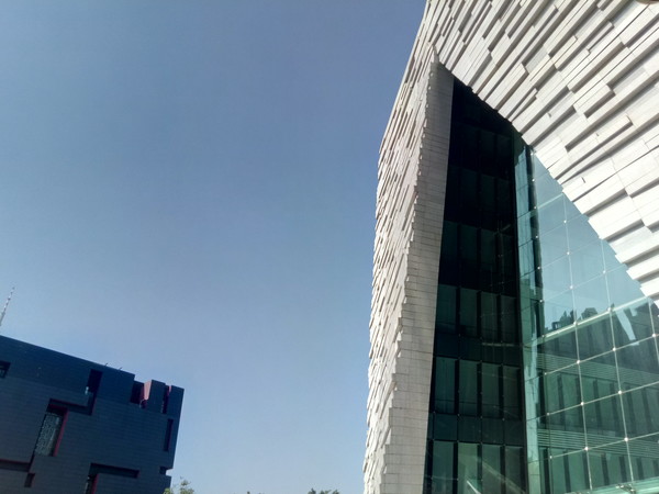 荣耀V9 Play评测:炫目配色混搭北欧极简风|荣耀