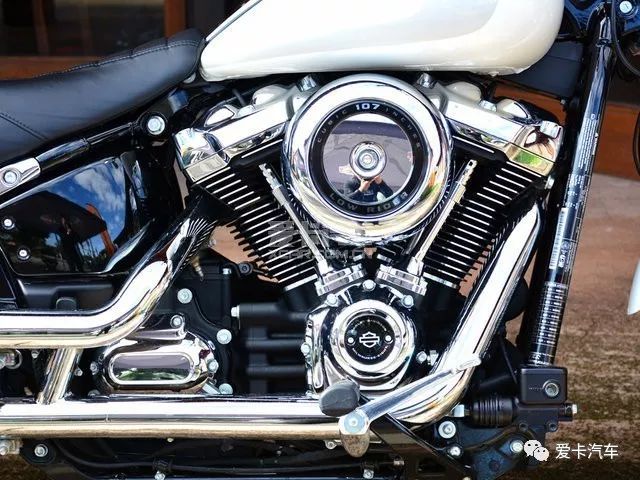 坚守美式机车文化 试驾2018款哈雷软尾