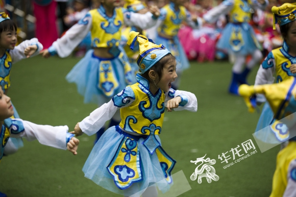 爱在童心、祝福祖国 北碚区朝阳幼儿园用特有