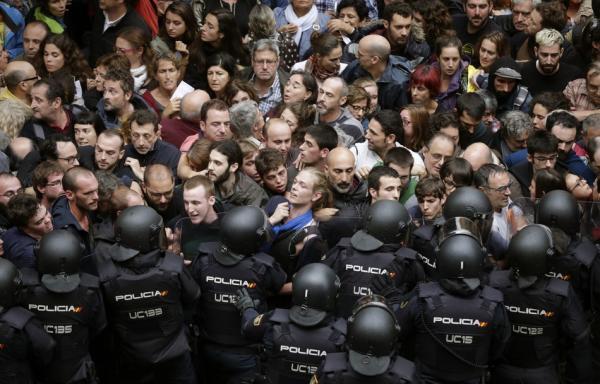 西班牙加泰罗尼亚独立公投引冲突 300多人受伤