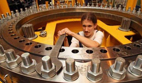 右翼民粹主义冲击德国政权?经济或成默克尔有