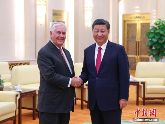 9月30日,中国国家主席习近平在北京人民大会堂会见美国国务卿蒂勒森。 中新社记者 刘震 摄