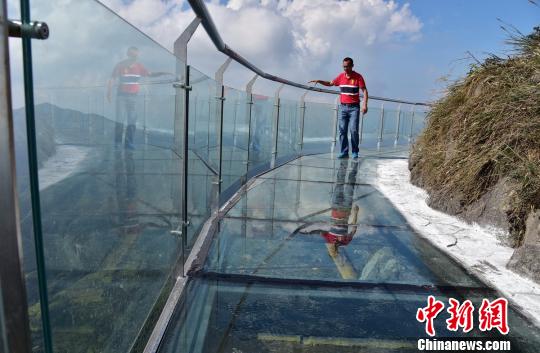 广东清远金子山建成广东海拔最高玻璃廊桥|观