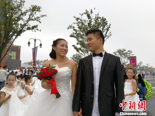 99对新人江苏大丰荷兰花海同秀百年好合恩爱