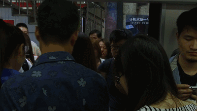 在城里开车出门,真的会比乘坐公共交通更快、更爽吗?