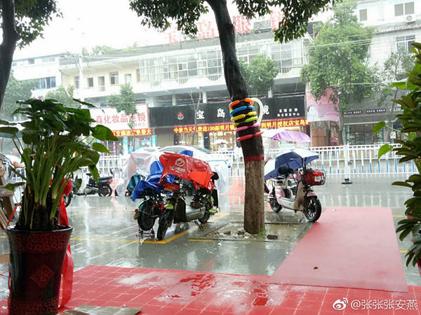 昨天,河南驻马店出现降雨。(来源:微博 @张张张安燕)