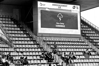 中网应对雨天软硬件升级 中央球场4分钟闭合顶