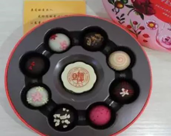 天津大学学校膳食管理中心则上线了网上专营店,方便校友买到天大专属月饼。