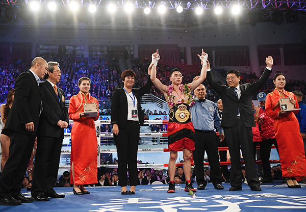 35岁熊朝忠拿下过渡金腰带,中国拳击绝地反击