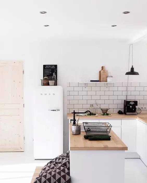 她把小苏打撒到了马桶里,第二天起床惊呆了…