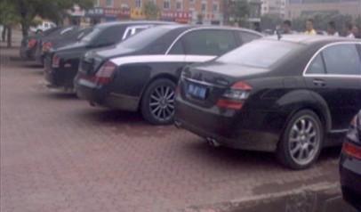 昔日煤老板风光无限，豪车停满大街，如今却如此落魄