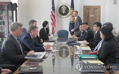 当地时间10月4日,在美国华盛顿,韩美举行自贸协定联委会特别会议第二次会议。(图片来源:韩联社)