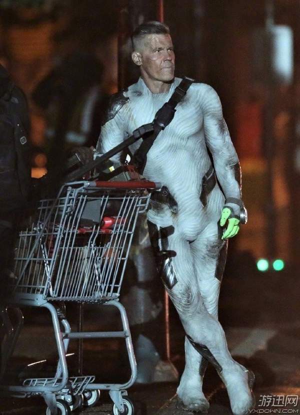 《死侍2》新片场照曝光 电索穿紧身衣亮相,超