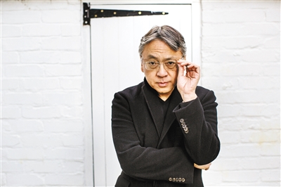 日裔英籍作家石黑一雄摘得2017诺贝尔文学奖
