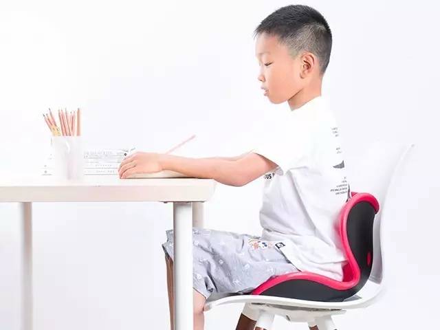 长得好看的人是这样坐的