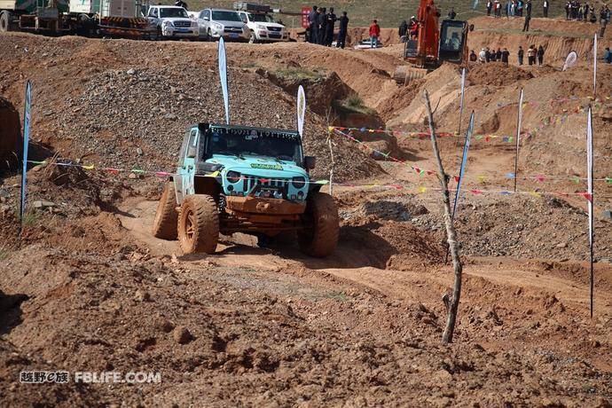 越野车队引爆全场 循化撒拉尔红谷越野场地活动纪实