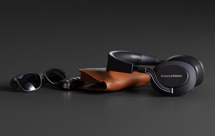 B&W最新的PX无线降噪耳机拥有自然直观控制