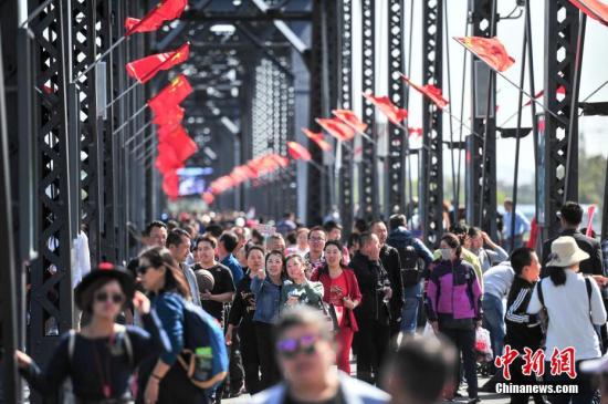 待游客7亿人次 旅游收入5836亿元|旅游|昆明|高铁