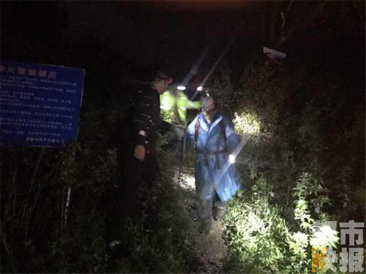 西安5驢友相約進(jìn)秦嶺賞景迷路，救援隊(duì)積極營救。