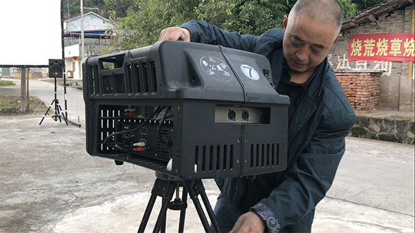 坚守者|从胶片到数字,四川乡村放映员放影35年