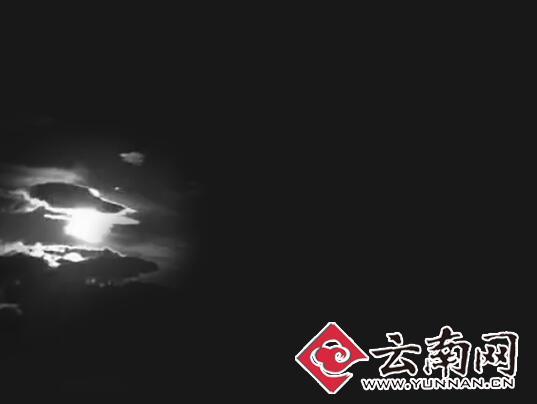 中秋夜云南现火流星 陨石猎人寻碎片|火流星